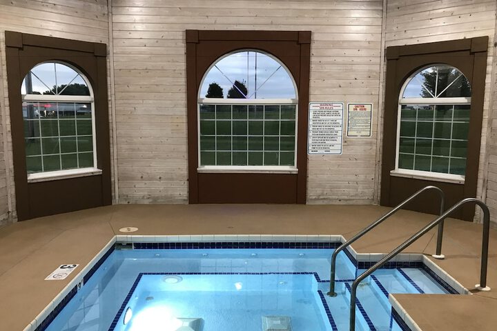 Indoor spa tub