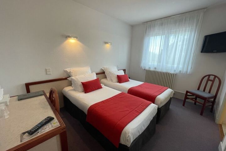 Room 3 of 33