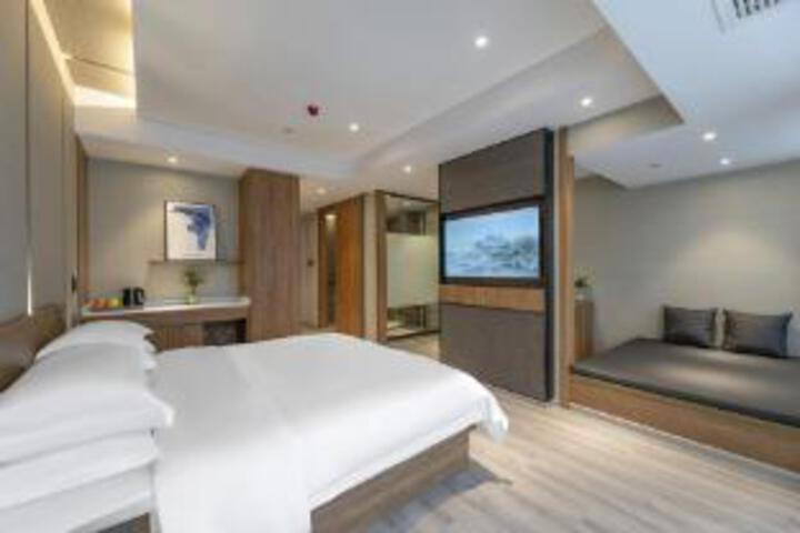 Room 5 of 7