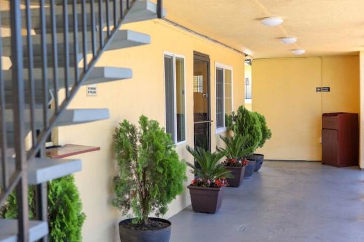 Hotel Exterior 28 of 38