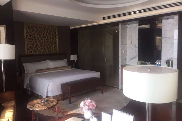 Room 12 of 128