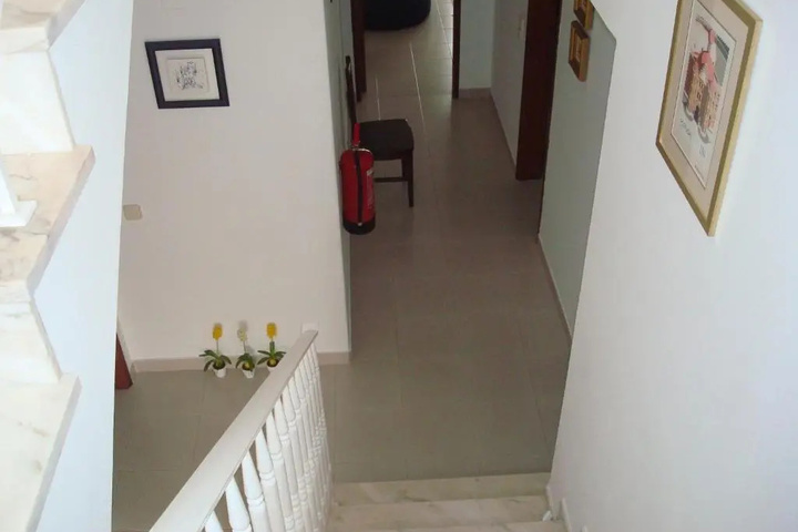 Room 6 of 7