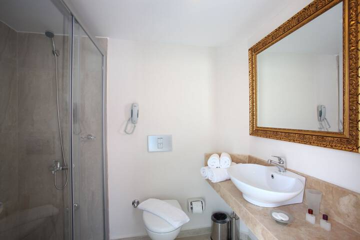 Room 10 of 30