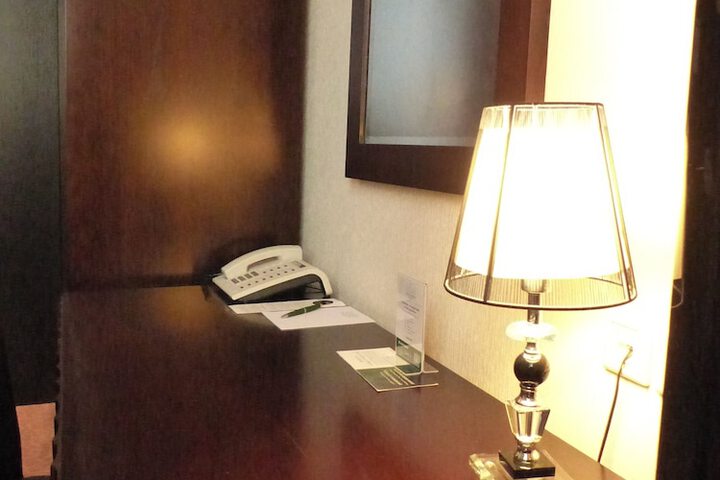 Room 25 of 40