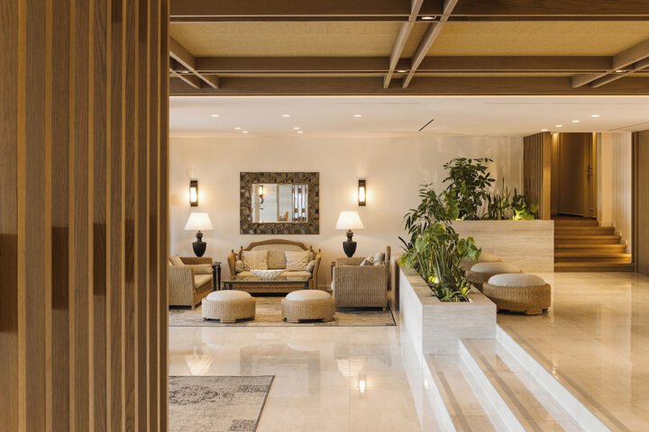 Entrance & Lobby