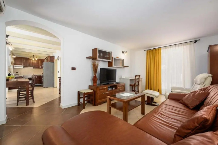 Room 3 of 18