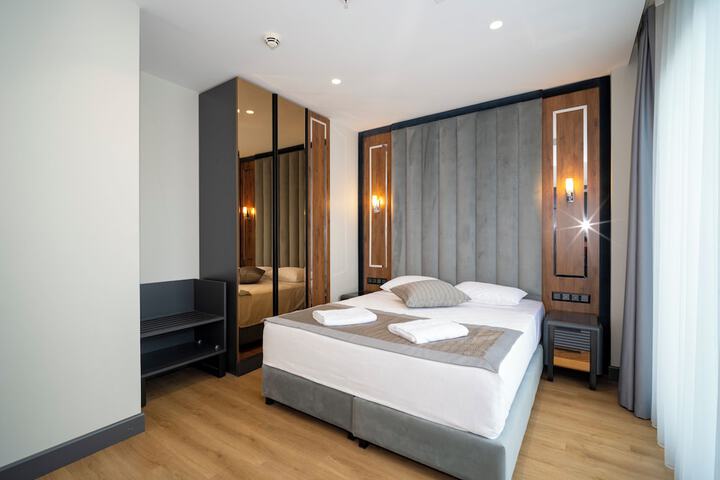 Room 6 of 92