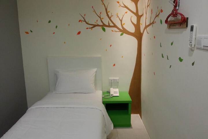 Room 21 of 38