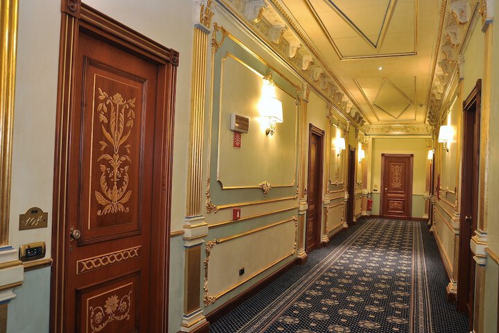 Ballroom/Hall 54 of 60