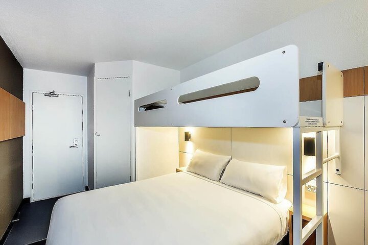Room 13 of 22