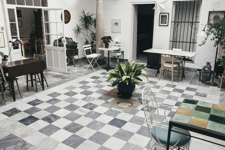 Lobby lounge