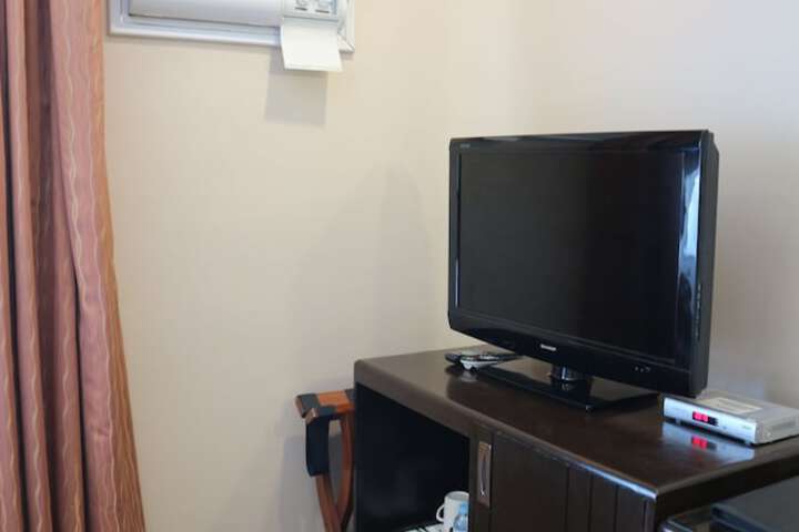Room 8 of 37