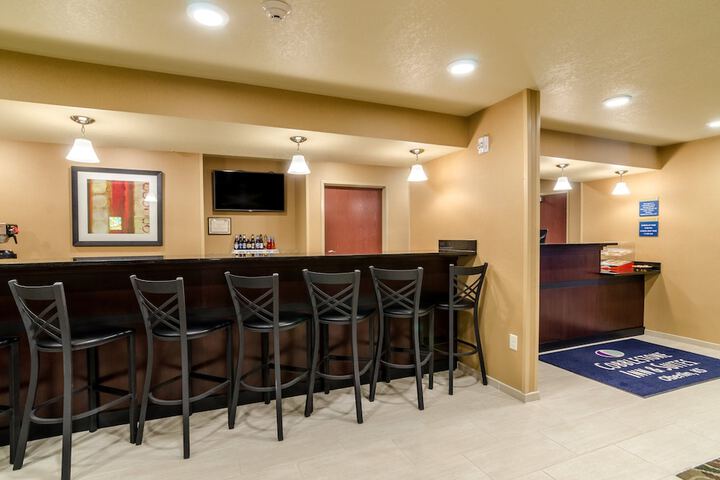 Lounge 31 of 37