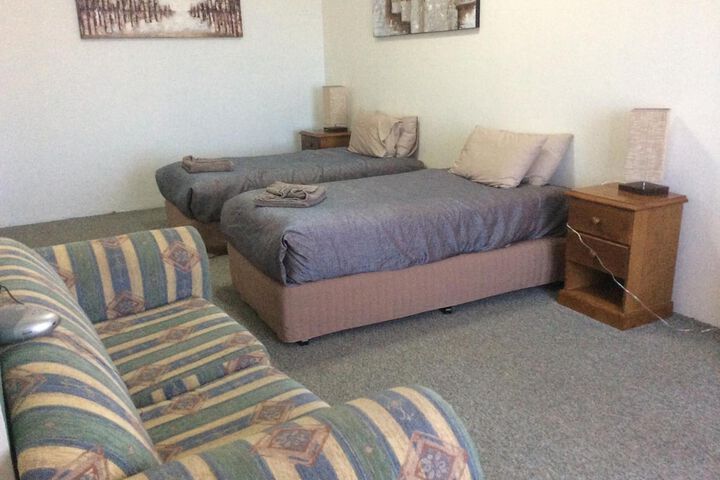 Room 3 of 32