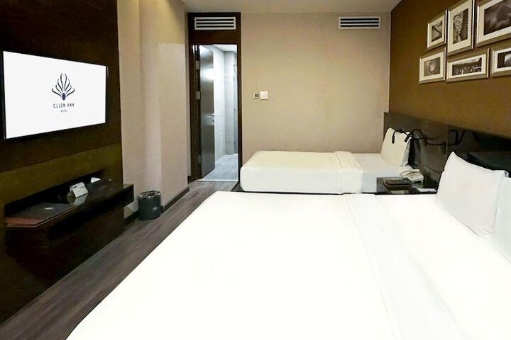 Room 25 of 62