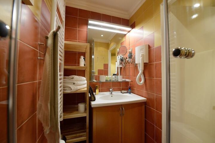 Room 543 of 648