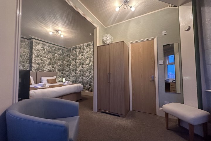 Room 5 of 36