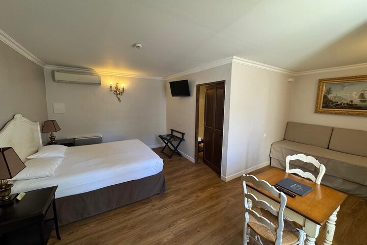 Room 9 of 50