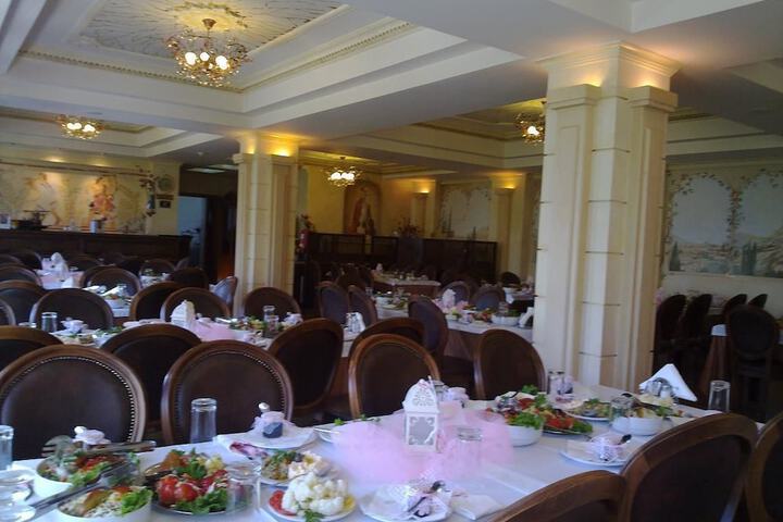 Dining 16 of 23