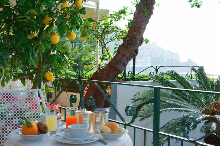 Breakfast/Coffee Service 74 of 111