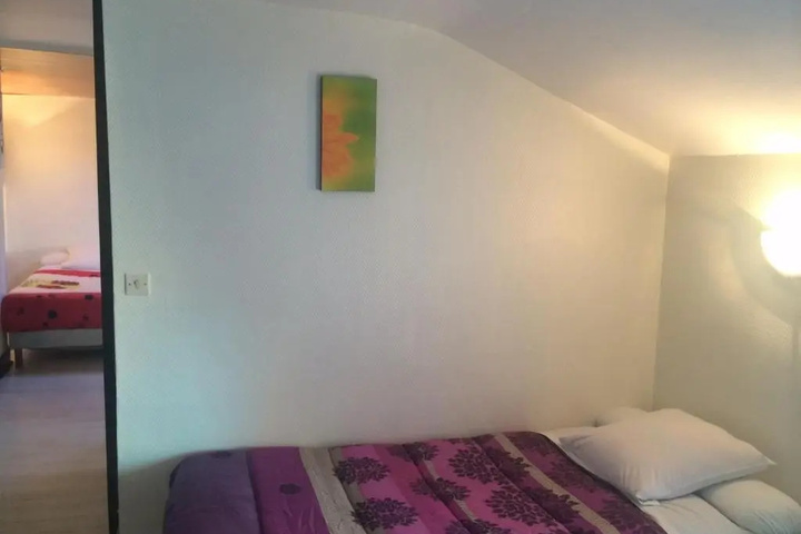 Room 4 of 16