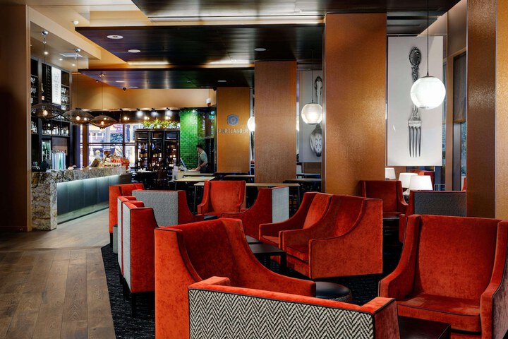Lounge 78 of 89