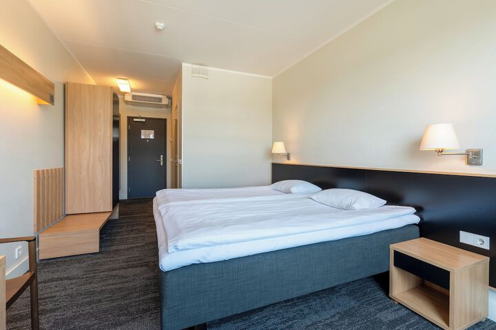 Room 27 of 53