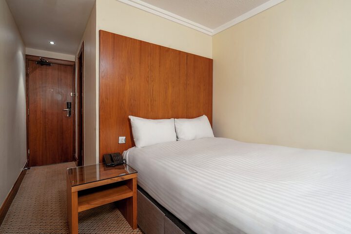 Room 34 of 80