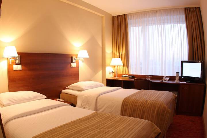 Room 4 of 115