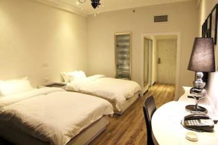 Room 18 of 37