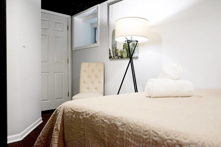 Room 9 of 19