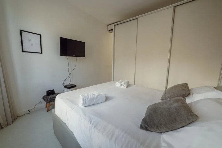 Room 3 of 18