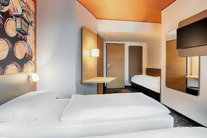 Room 8 of 26