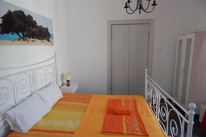 Room 6 of 36