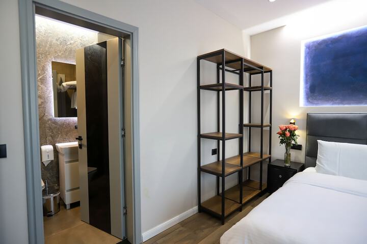 Room 71 of 121