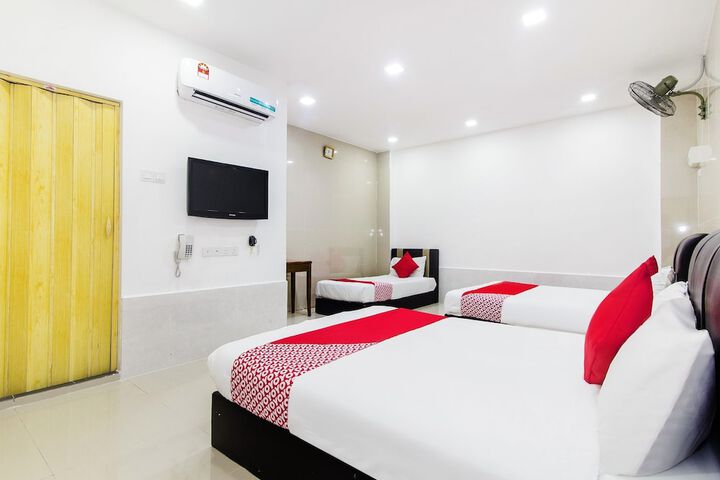 Room 7 of 32