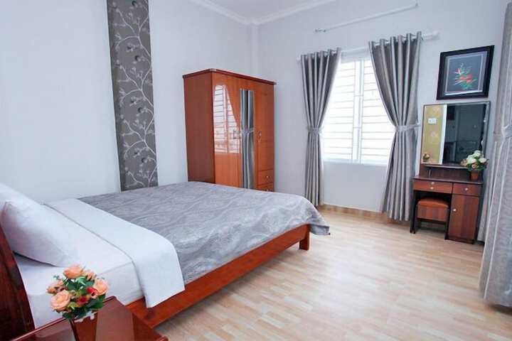 Room 7 of 27