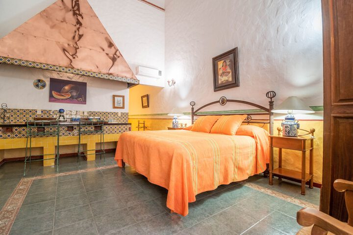 Room 6 of 90