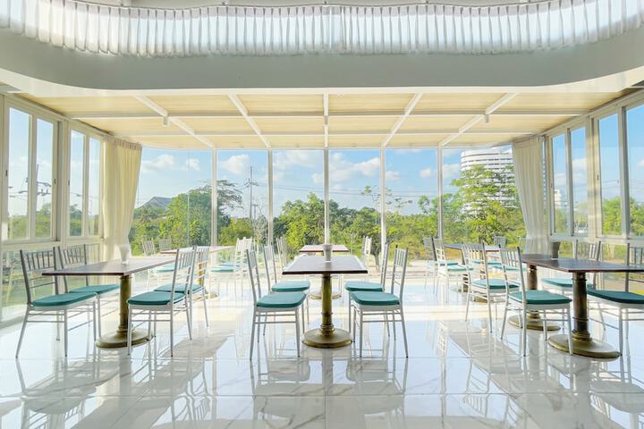 Dining Photos