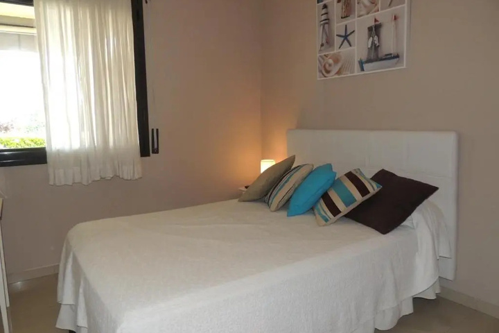 Room 4 of 16