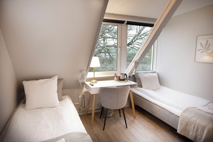 Room 10 of 29