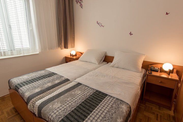 Room 10 of 81
