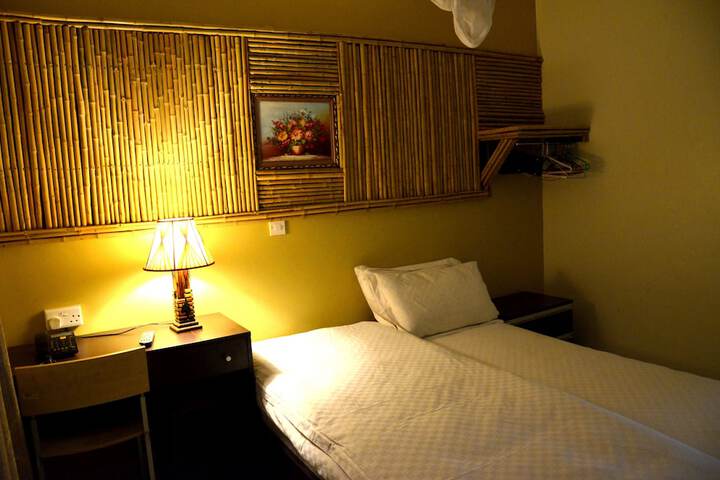 Room 6 of 50