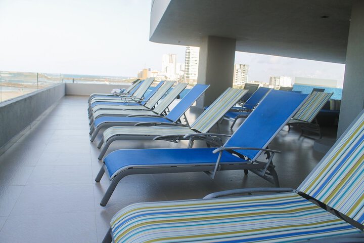 Sundeck 66 of 75