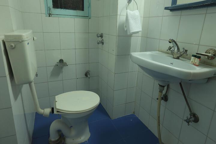 OYO 12019 Hotel Anuja