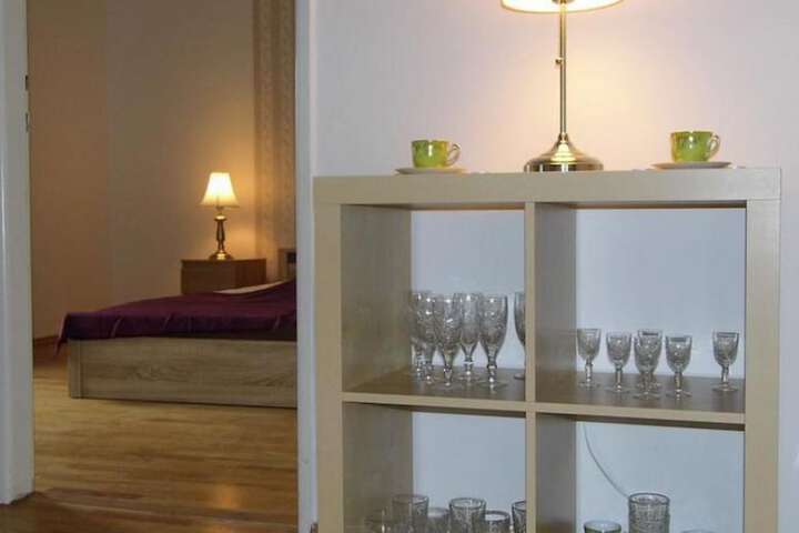 Room 6 of 18