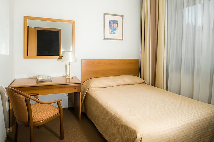 Room 18 of 65