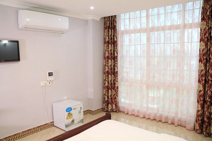Room 9 of 40
