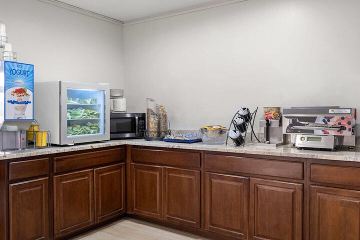 Breakfast/Coffee Service 33 of 40