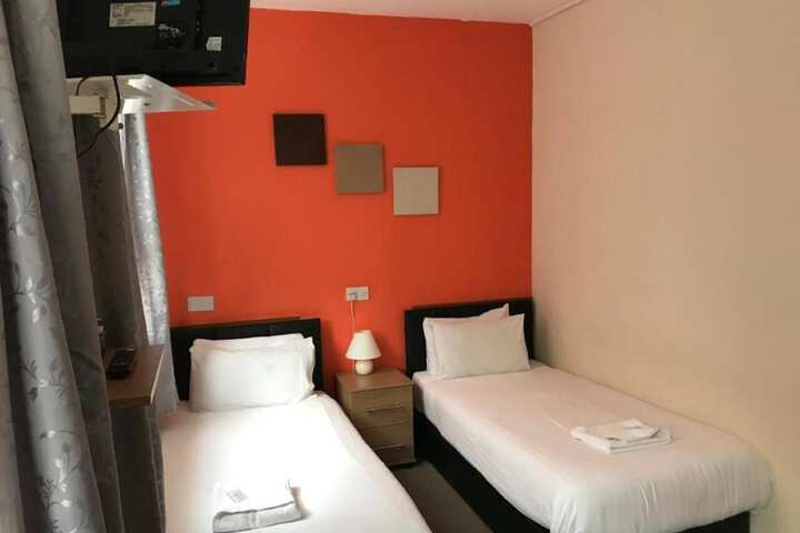 Room 10 of 60